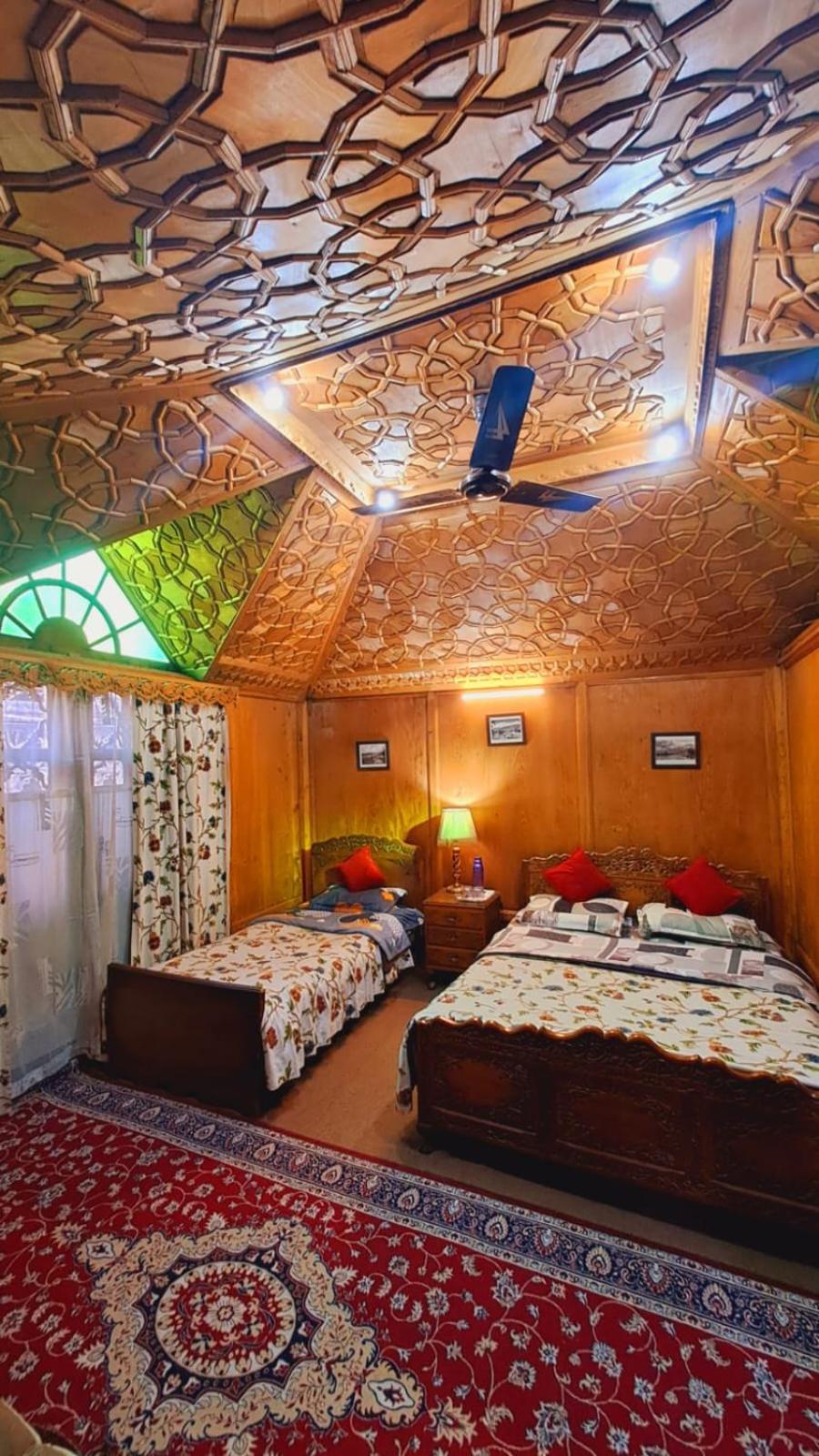 New Lakes Crown Group Of Houseboats Srīnagar Extérieur photo