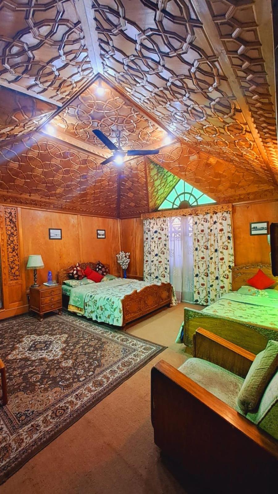 New Lakes Crown Group Of Houseboats Srīnagar Extérieur photo