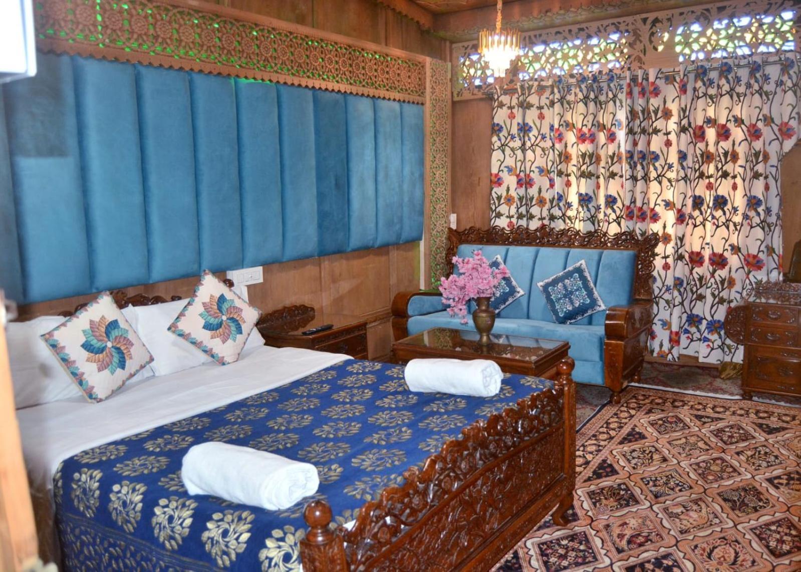 New Lakes Crown Group Of Houseboats Srīnagar Extérieur photo