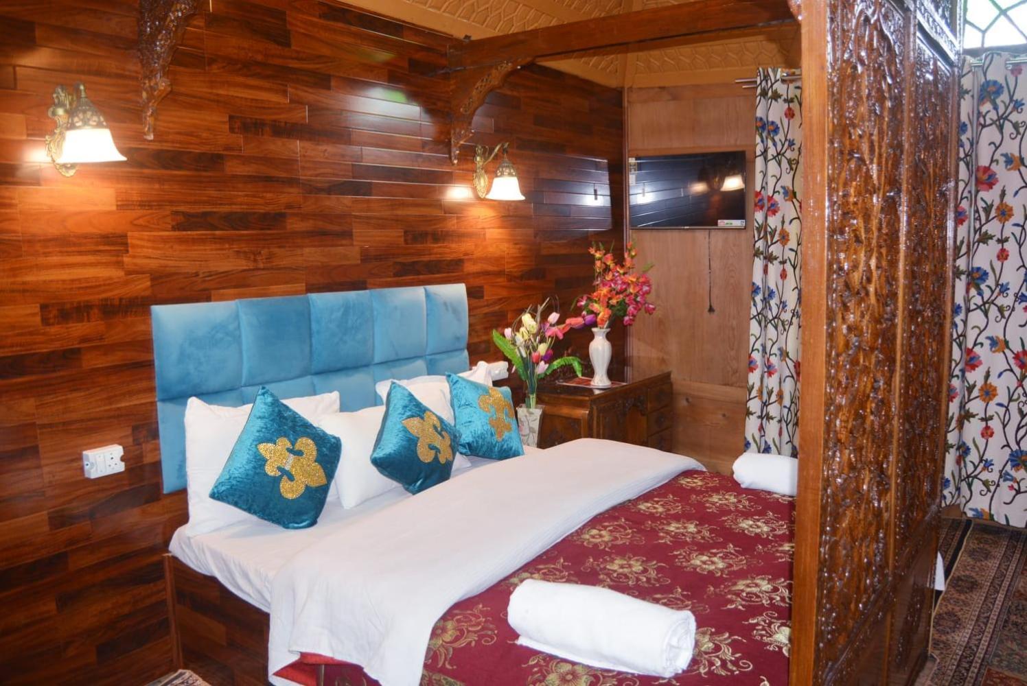 New Lakes Crown Group Of Houseboats Srīnagar Extérieur photo