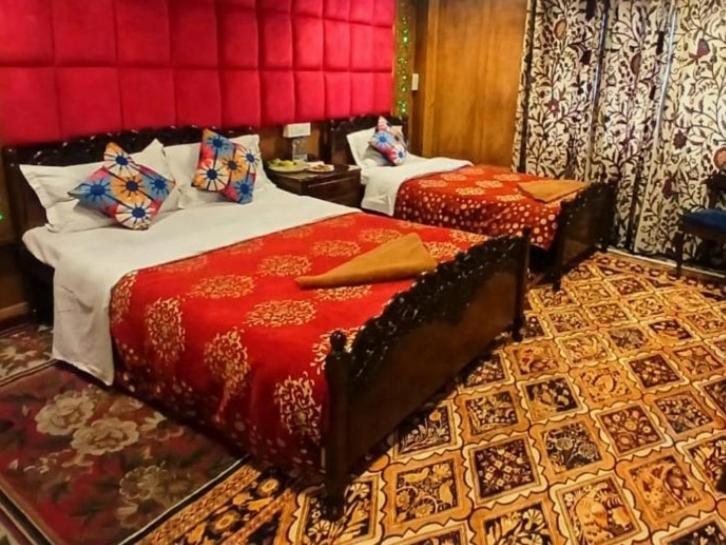 New Lakes Crown Group Of Houseboats Srīnagar Chambre photo