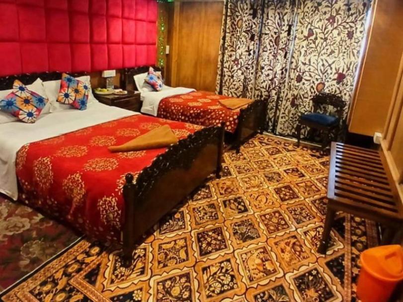 New Lakes Crown Group Of Houseboats Srīnagar Chambre photo