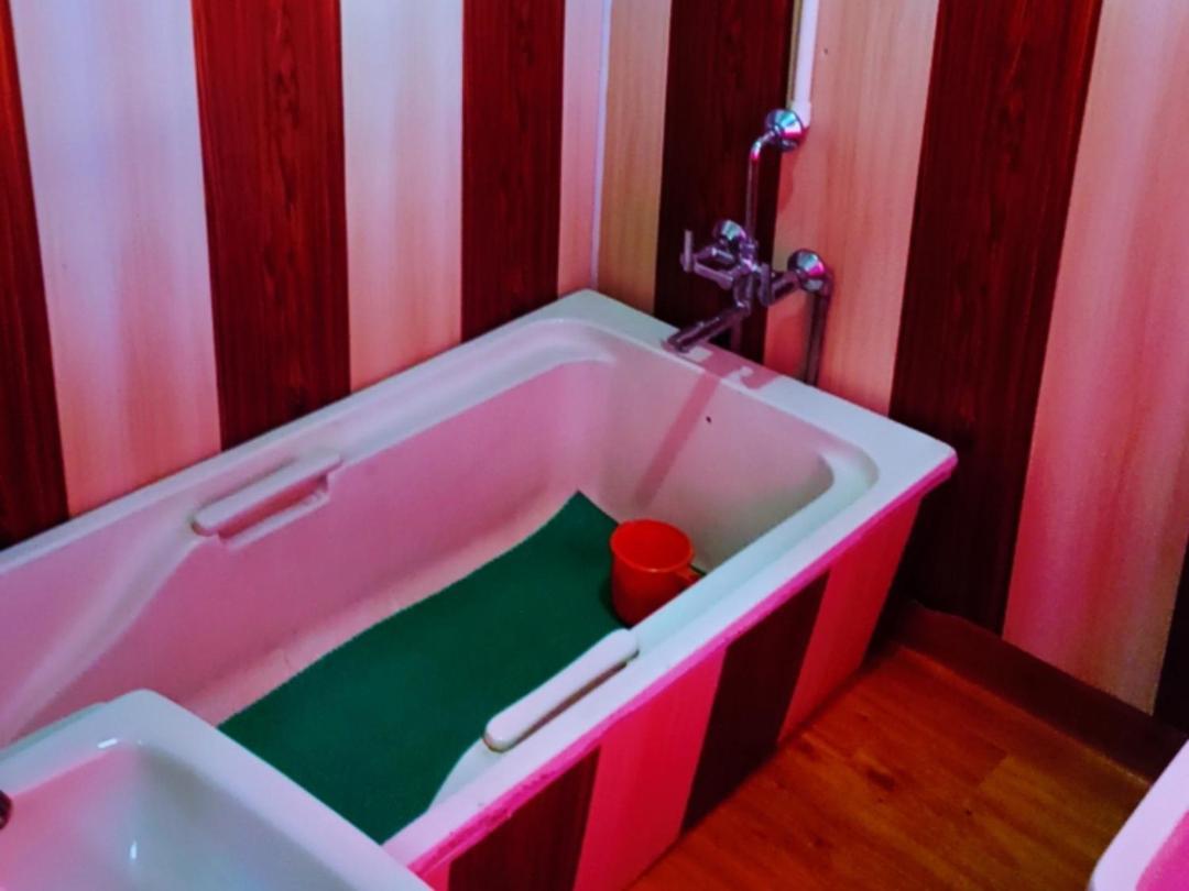 New Lakes Crown Group Of Houseboats Srīnagar Chambre photo